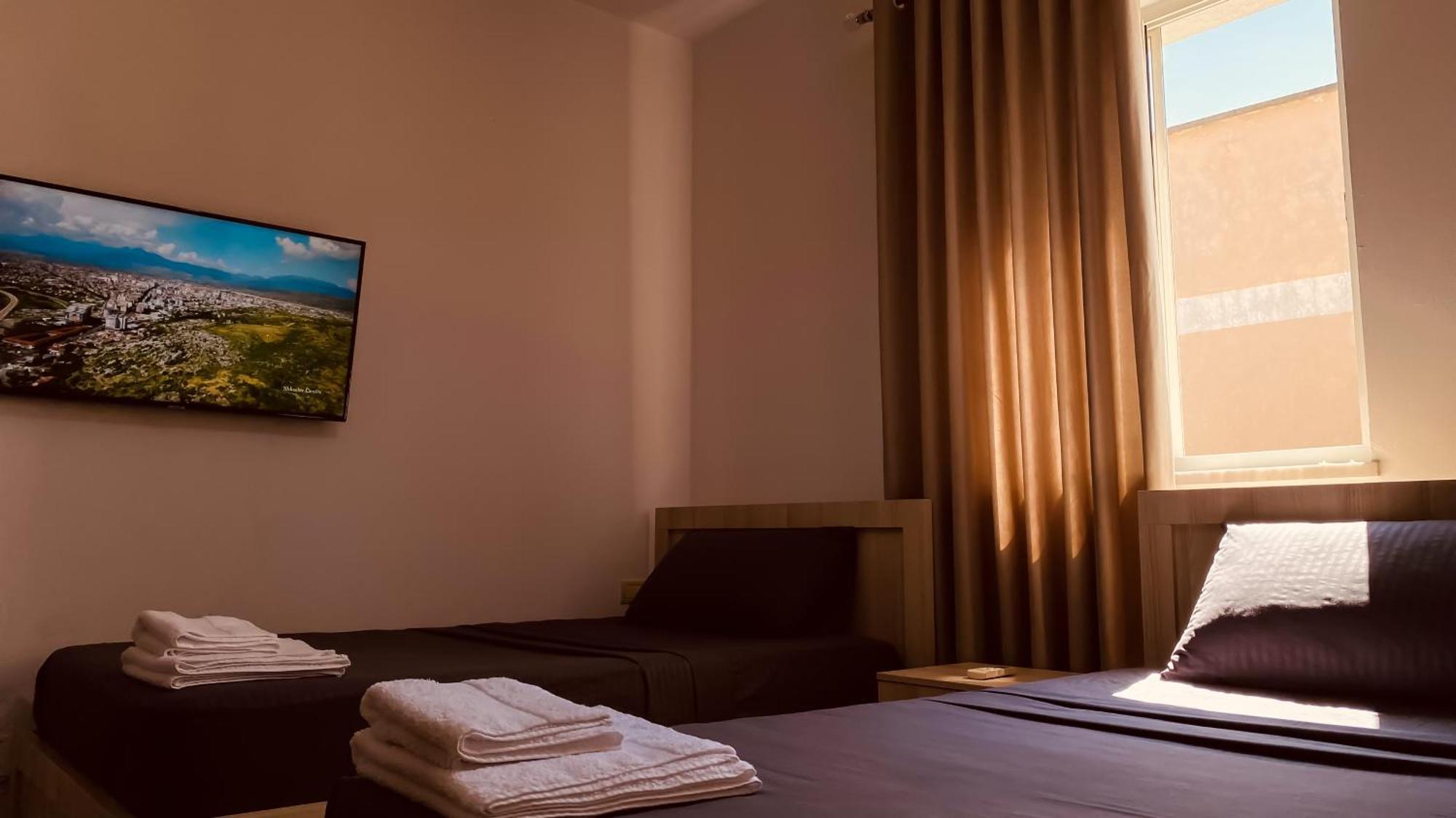 Northgate Apart-Villa Shkoder Bagian luar foto