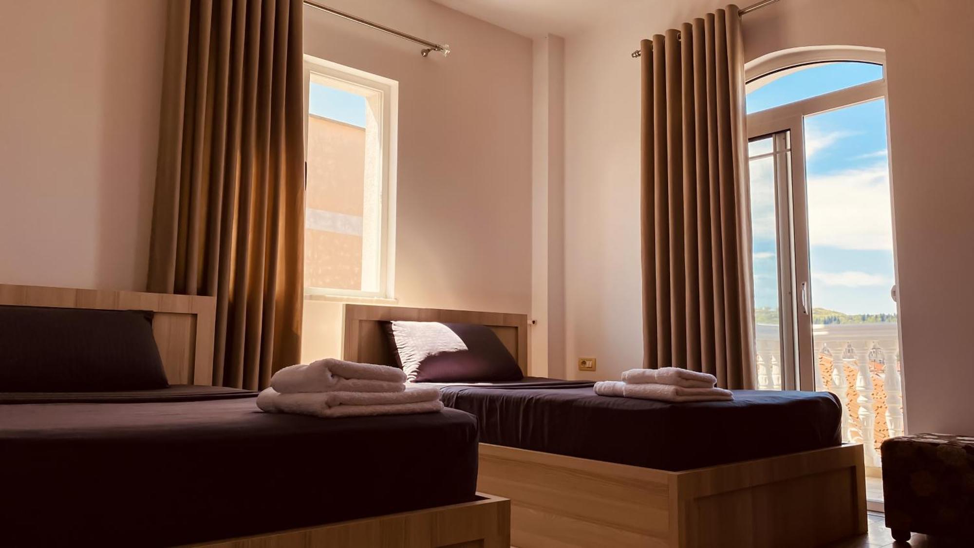 Northgate Apart-Villa Shkoder Bagian luar foto