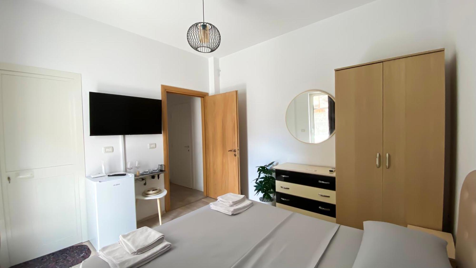 Northgate Apart-Villa Shkoder Bagian luar foto